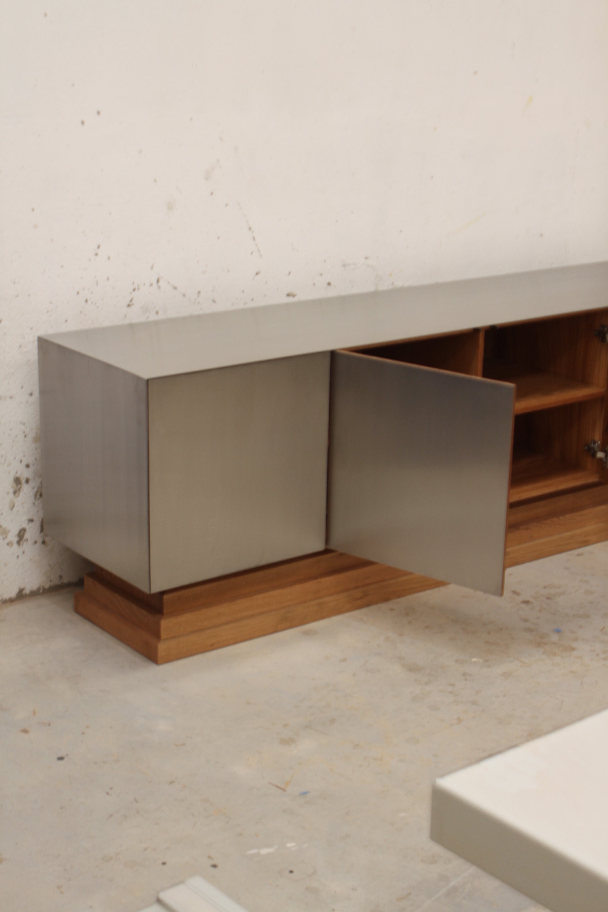 FRAGUA SIDEBOARD