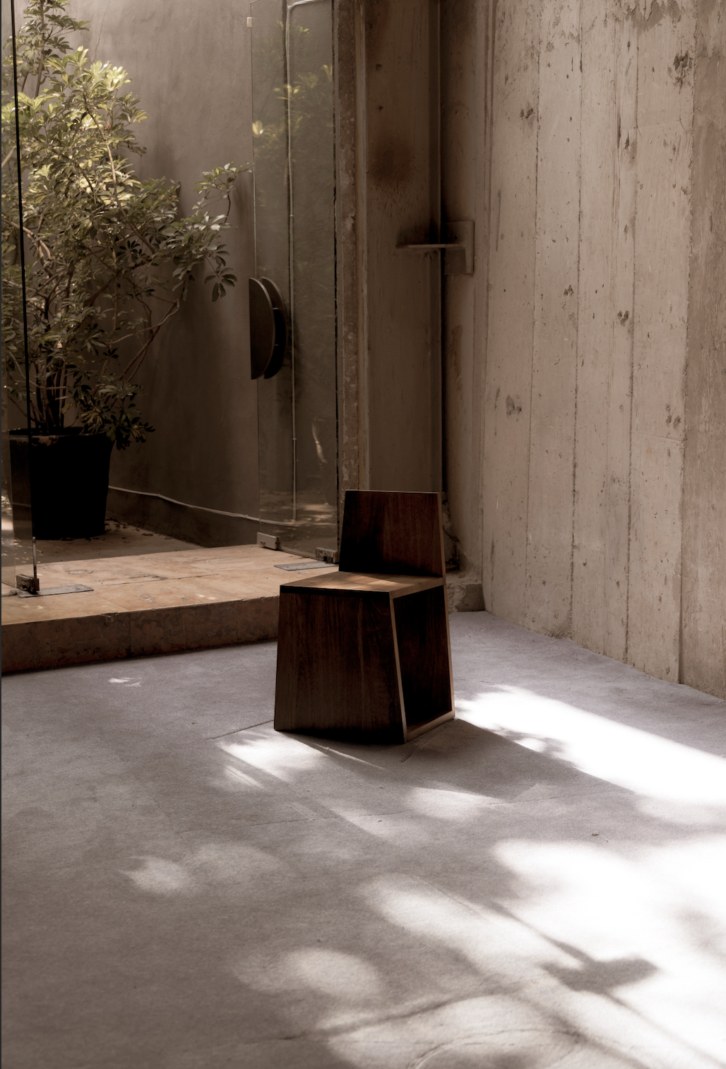 TOTEM CHAIR
