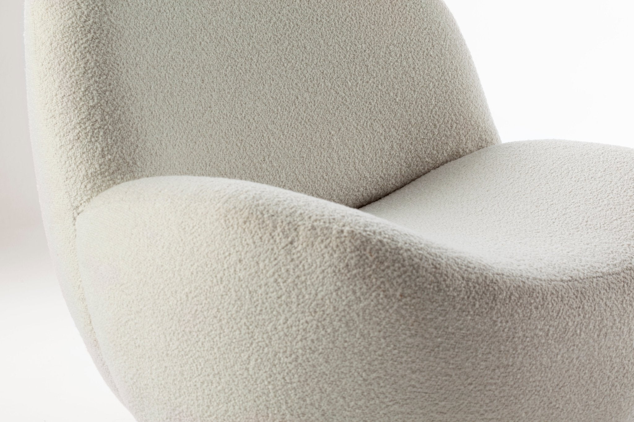 HYGGE LOUNGE CHAIR - Chair - Collector - AIRE