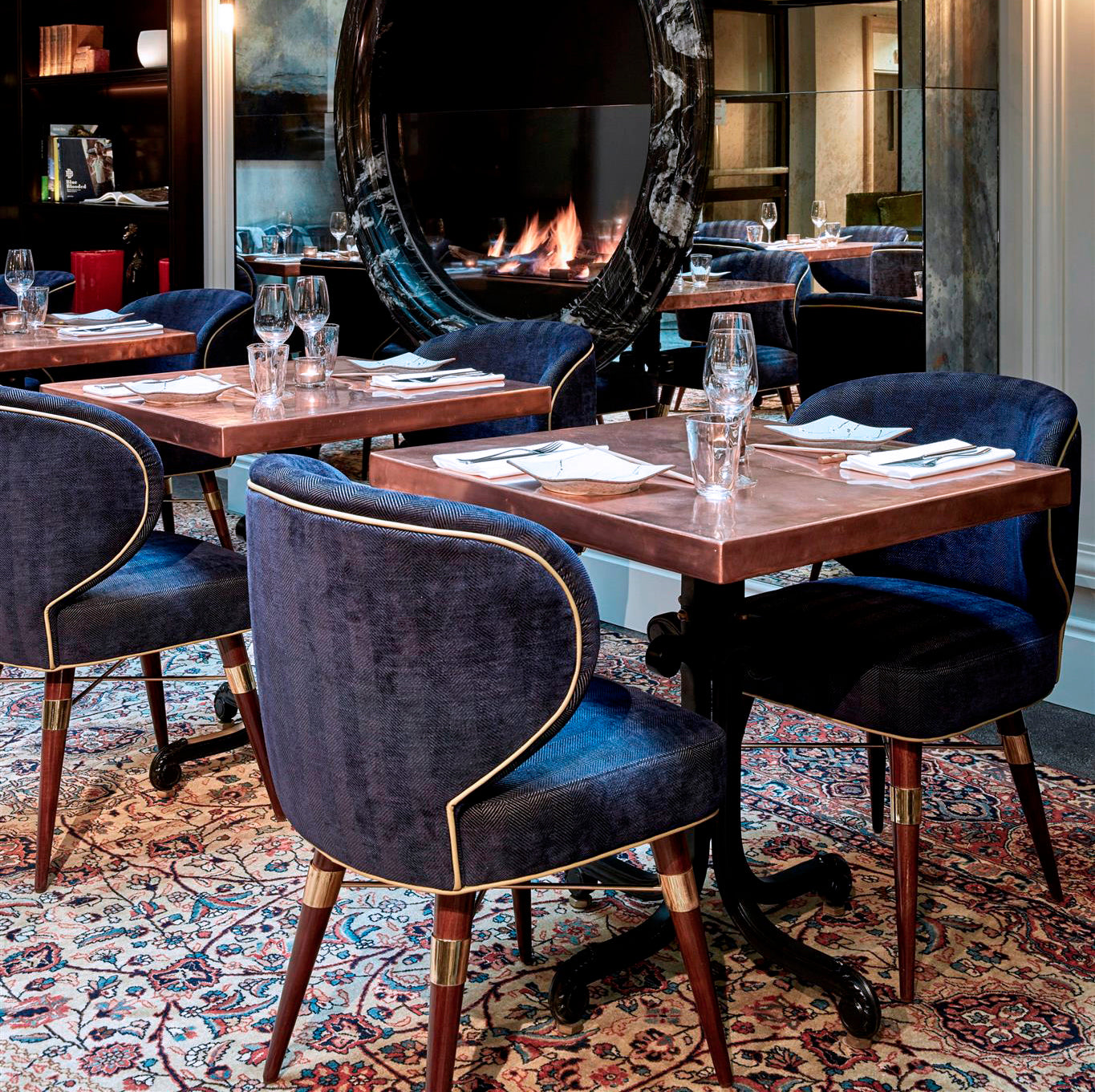 LOUIS DINING CHAIR